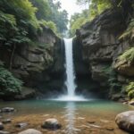 Salto de agua en el Gorg de Santa Margarida, Garrotxa. rutas en camper